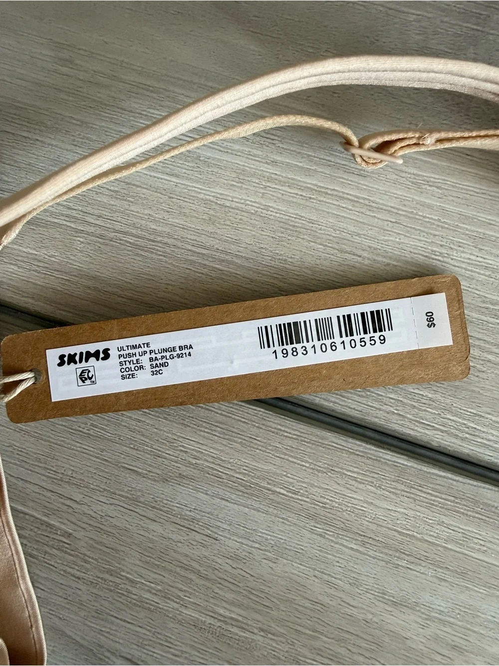 SKIMS Ultimate Push Up Plunge Bra Beige 32C NWT IN PACKAGE - Picture 6 of 11